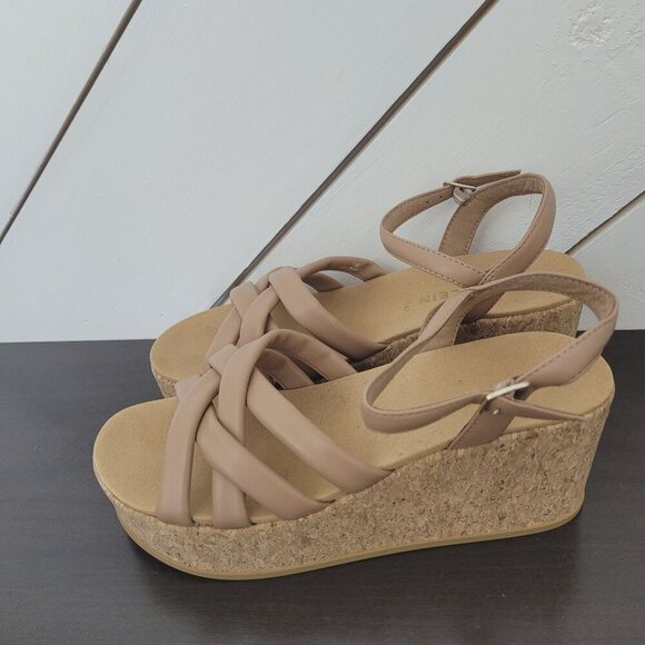 NEW Anne Klein Akvinette Women's 7.5M Platform Micro Suede Sandals - Picture 2 of 8